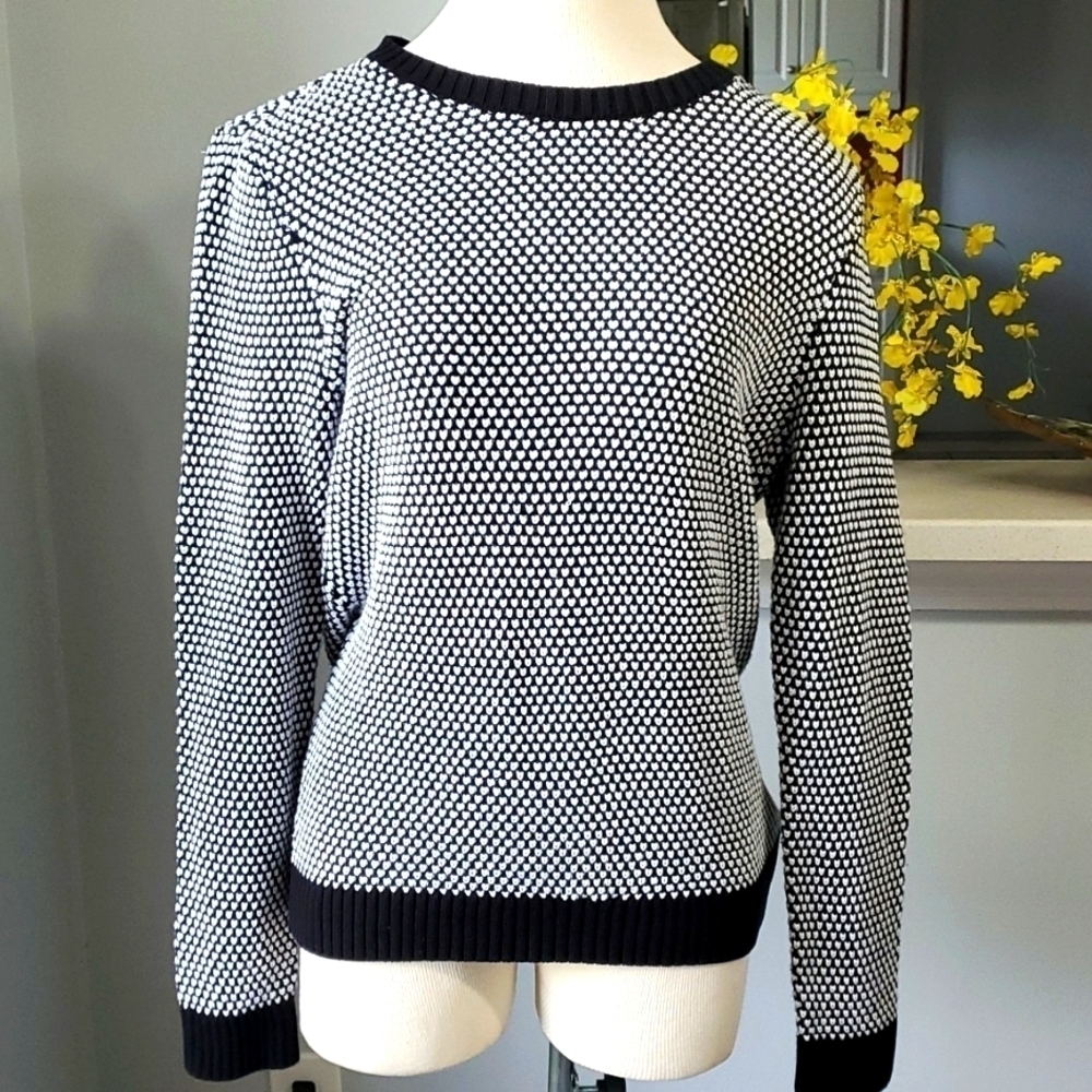 Charter Club classic black and white sweater Size large Pull over. Machine wash